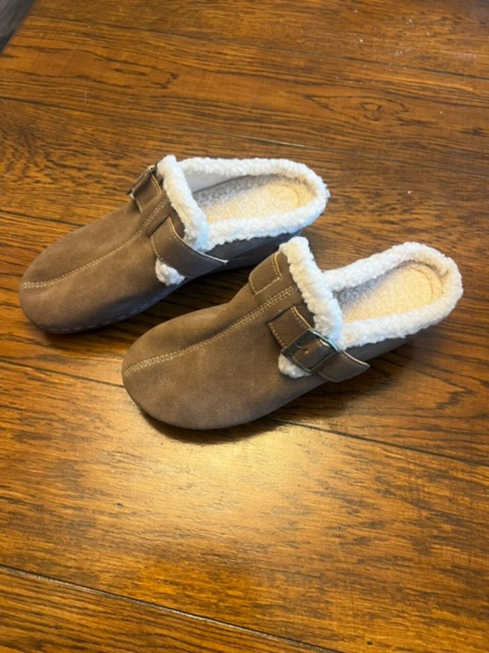 Women's New Unbranded Faux Suede look clog, size 10, Beige w faux fur, 1.5" heel